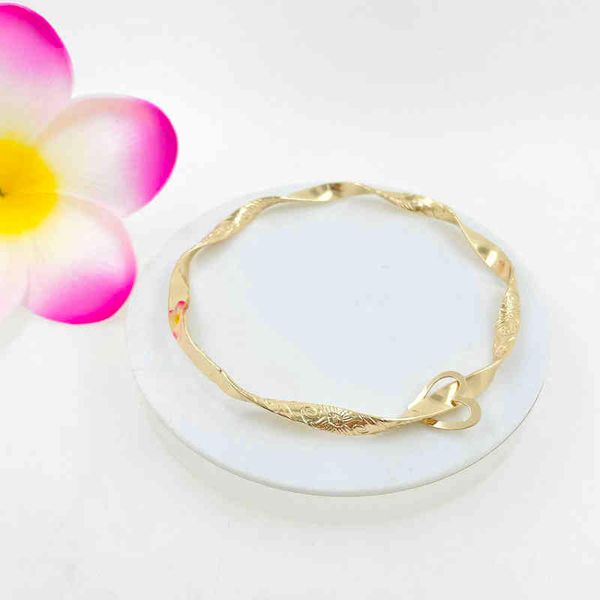 h550-5t gold hawaiian bangle bracelet traditional heirloom plumeria wave bracelet with heart charm dark grey pearl, Golden;silver
h550-5t gold hawaiian bangle bracelet traditional heirloom plumeria wave bracelet with heart charm dark grey pearl, Golden;silver