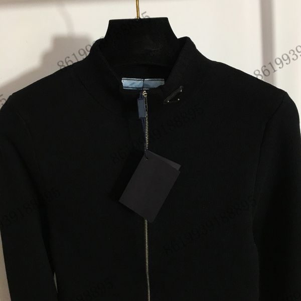 luxury girl knitting cardigan zipper jacket sweaters high-end designer female christmas sweater jackets metal triangle logo slim-fit stand-u, White;black
luxury girl knitting cardigan zipper jacket sweaters high-end designer female christmas sweater jackets metal triangle logo slim-fit stand-u, White;black