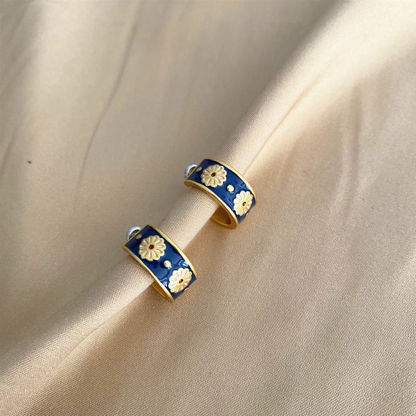fashion small stud silver needle s925 daisy enamel earrings retro design female party gift, Golden;silver
fashion small stud silver needle s925 daisy enamel earrings retro design female party gift, Golden;silver