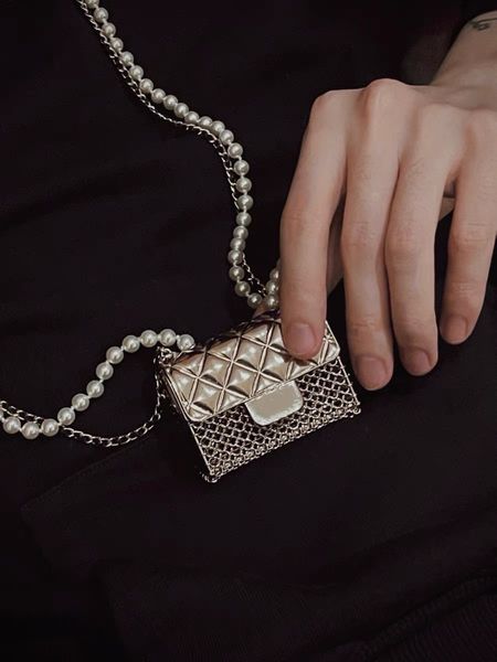 ins internet celebrity dixi same style diamond hollow metal mini decorative waist bag pearl chain fashionable all-match small bag
ins internet celebrity dixi same style diamond hollow metal mini decorative waist bag pearl chain fashionable all-match small bag