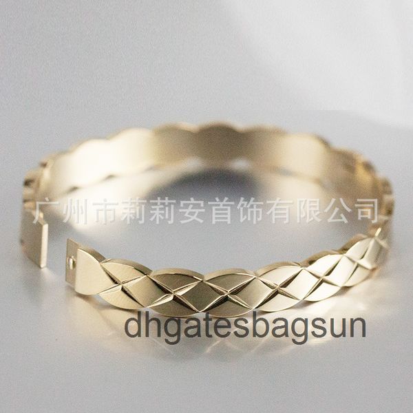 18k gold plated titanium steel personalized diamond bracelet fashion trendsetter ins same metal b202277, Black
18k gold plated titanium steel personalized diamond bracelet fashion trendsetter ins same metal b202277, Black