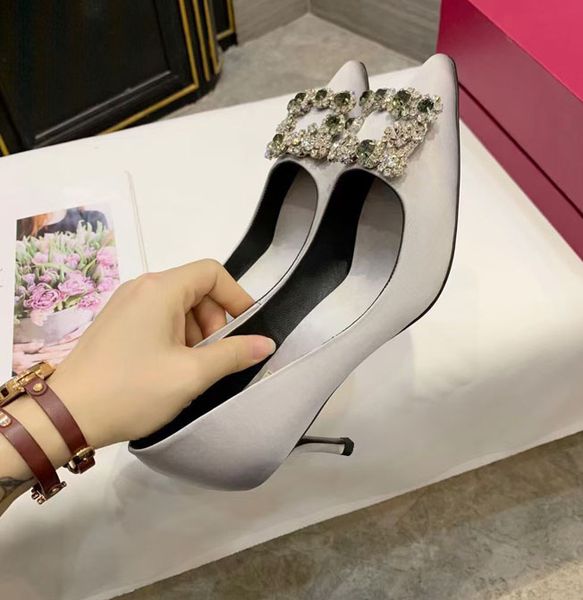 women's dress shoes silk upper rubber sole flat hel 6.5 "high heel pointed sandals with dust bag wedding 35-40, Black
women's dress shoes silk upper rubber sole flat hel 6.5 "high heel pointed sandals with dust bag wedding 35-40, Black