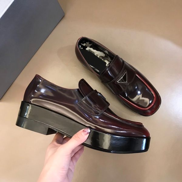 high-end men's shoes designer retro characteristic brand fashion luxury and comfortable leather men's shoelace shoe box, Red;white 
high-end men's shoes designer retro characteristic brand fashion luxury and comfortable leather men's shoelace shoe box, Red;white