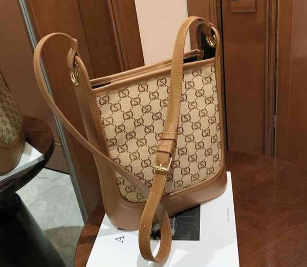 design large capacity women's versatile messenger new fashion single shoulder bag commuter bucket bag handbags
design large capacity women's versatile messenger new fashion single shoulder bag commuter bucket bag handbags
