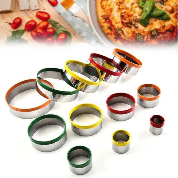 set of 12 round cookie cutter, circle biscuits cutters with storage tin, for dough, pastry, donut, fondant baking & pastry tools
set of 12 round cookie cutter, circle biscuits cutters with storage tin, for dough, pastry, donut, fondant baking & pastry tools