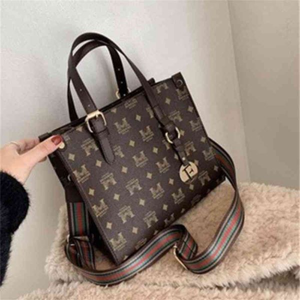 2022 latest handbag factory store female atmospheric simple large capacity one shoulder
2022 latest handbag factory store female atmospheric simple large capacity one shoulder
