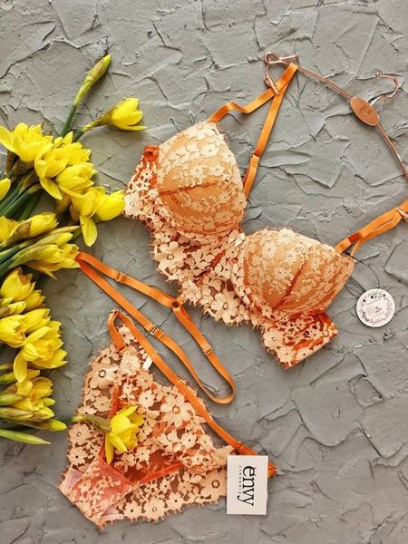 bras sets lady's lace lingerie women transparent underwear, Red;black
bras sets lady's lace lingerie women transparent underwear, Red;black