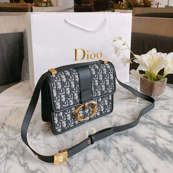 luxurys designers bag christian canvas european and american fashion trend versatile small square montaigne bag single shoulder women's
luxurys designers bag christian canvas european and american fashion trend versatile small square montaigne bag single shoulder women's
