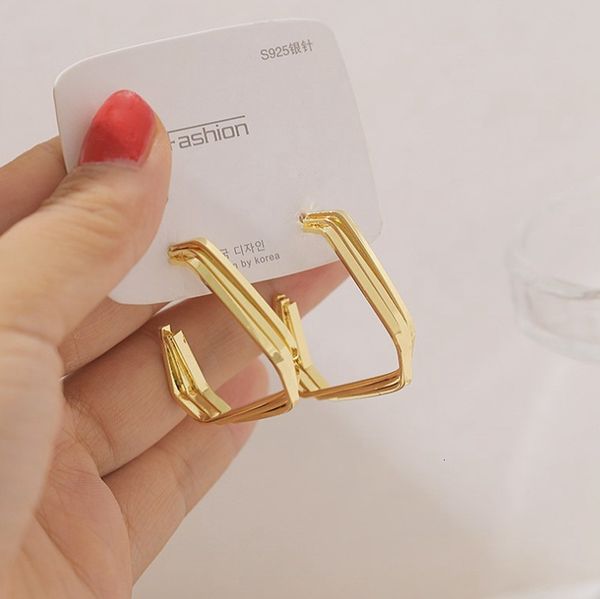 dongdamen multi line irregular korean triangle earrings metal earrings simple baida, Golden;silver
dongdamen multi line irregular korean triangle earrings metal earrings simple baida, Golden;silver