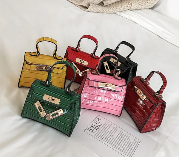 luxury girls crocodile grain handbag 2022 kids metal chain messenger bag children one shoulder bags girl mini purse a8183, Black
luxury girls crocodile grain handbag 2022 kids metal chain messenger bag children one shoulder bags girl mini purse a8183, Black