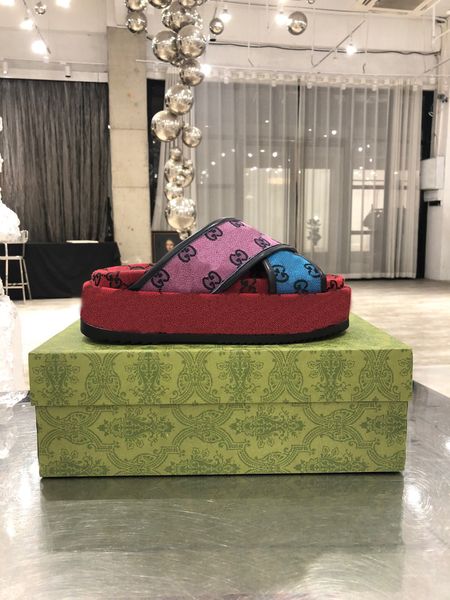 designer high-quality fashion couple high-soled slippers, printed elements, special soles, comfortable and wear-resistant, size 35-44, Black
designer high-quality fashion couple high-soled slippers, printed elements, special soles, comfortable and wear-resistant, size 35-44, Black