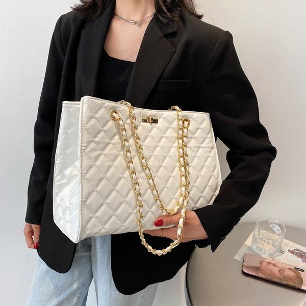 retro diamond chain one-shoulder bag pu leather high-capacity lock handbag fashion minimalist girl evening bags
retro diamond chain one-shoulder bag pu leather high-capacity lock handbag fashion minimalist girl evening bags
