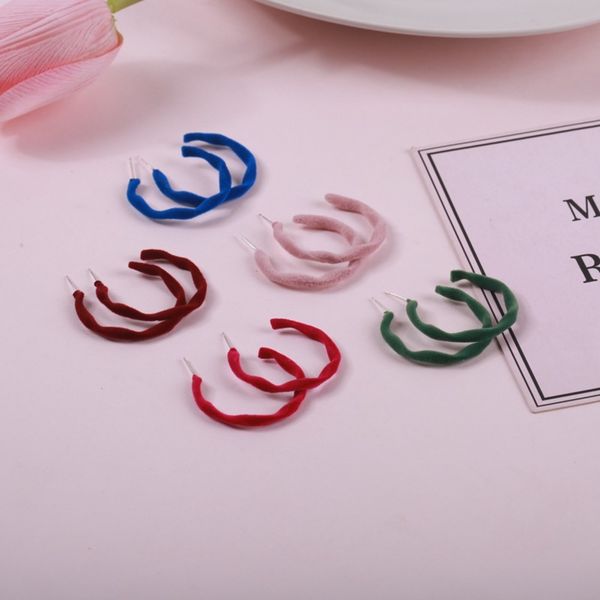 temperament simple flocking plush circle earrings female
temperament simple flocking plush circle earrings female