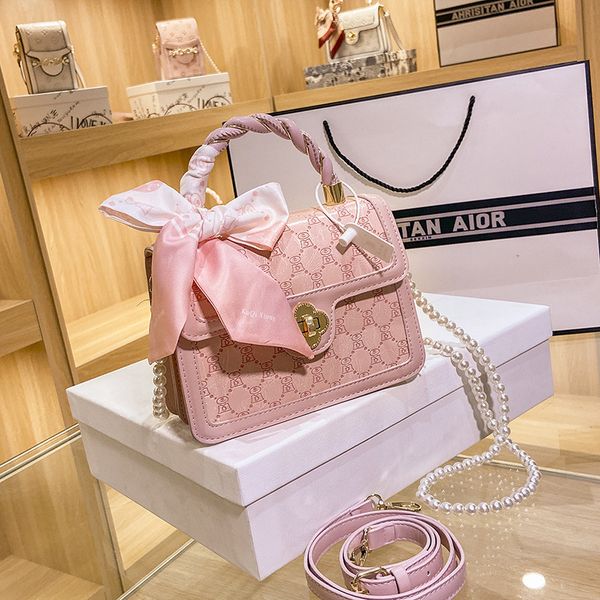 luxury handbags cool bear embossed handbag vertical double with silk scarf 2021 summer new one shoulder portable fashion texture small squar
luxury handbags cool bear embossed handbag vertical double with silk scarf 2021 summer new one shoulder portable fashion texture small squar