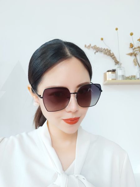 round metal sunglasses, both men and women are equipped with shiny glass lenses, full of personality, low-key luxury. five colors avail with, White;black
round metal sunglasses, both men and women are equipped with shiny glass lenses, full of personality, low-key luxury. five colors avail with, White;black