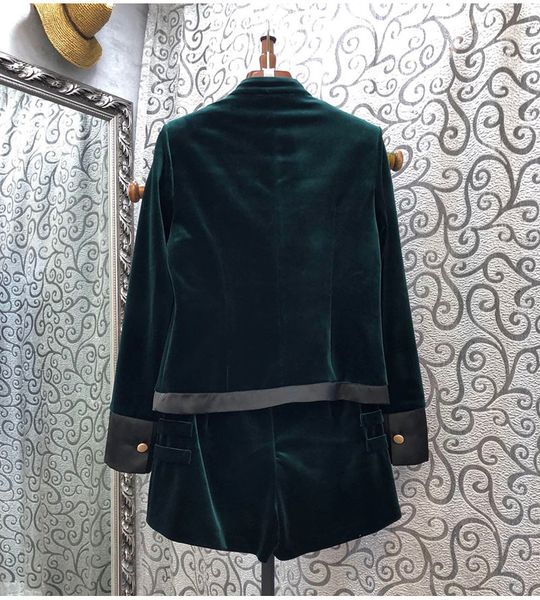knits short sets 2021 autumn winter jacket suit women golden buttons long sleeve veet coat+dark green black shorts, White
knits short sets 2021 autumn winter jacket suit women golden buttons long sleeve veet coat+dark green black shorts, White