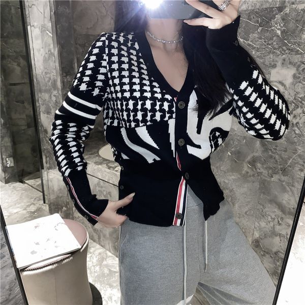 college style black and white animal jacquard thousand bird check knitted cardigan women's loose four bar coat
college style black and white animal jacquard thousand bird check knitted cardigan women's loose four bar coat