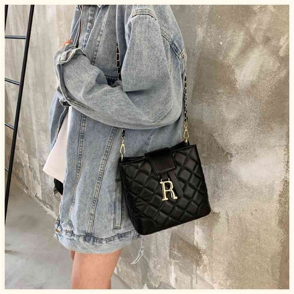 2021 new style messenger korean fashion trend lingge embroidery bucket chain single shoulder women's bag
2021 new style messenger korean fashion trend lingge embroidery bucket chain single shoulder women's bag