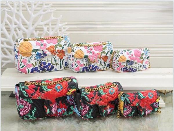 2021 brand designer fashion female bags flower printing rhombus chain large capacity one-shoulder messenger bag black and white christmas
2021 brand designer fashion female bags flower printing rhombus chain large capacity one-shoulder messenger bag black and white christmas