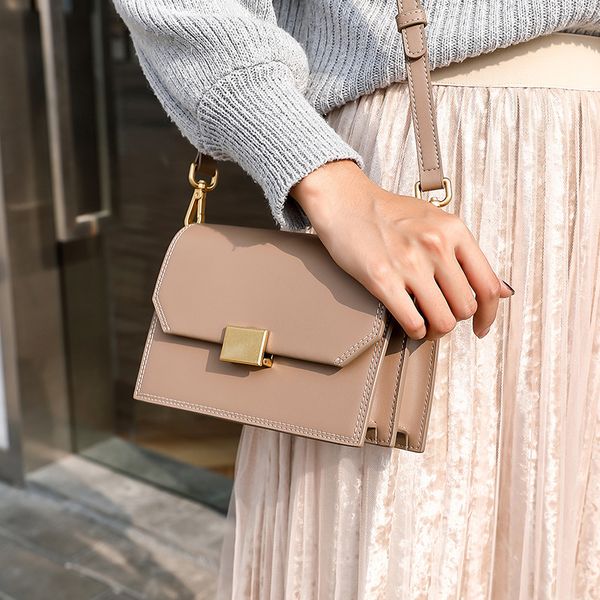designer bag 2021 new tyle atchel leather women meenger imple fahion trend mall niche deign luxury
designer bag 2021 new tyle atchel leather women meenger imple fahion trend mall niche deign luxury