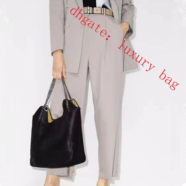 artwork classic simple black chain fashion bag luxury with open magnetic suction womens handbag
artwork classic simple black chain fashion bag luxury with open magnetic suction womens handbag