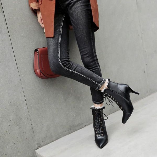 boots big size ma'am fine heel short pure color frenulum fashion boot barrel high, Black
boots big size ma'am fine heel short pure color frenulum fashion boot barrel high, Black