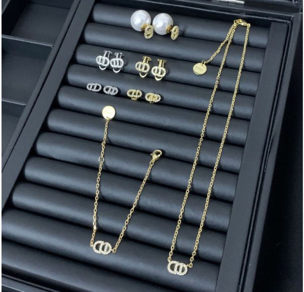 2020luxury jewelry letter earrings female internet celebrity mini ear clip high version necklace bracelet, Black
2020luxury jewelry letter earrings female internet celebrity mini ear clip high version necklace bracelet, Black
