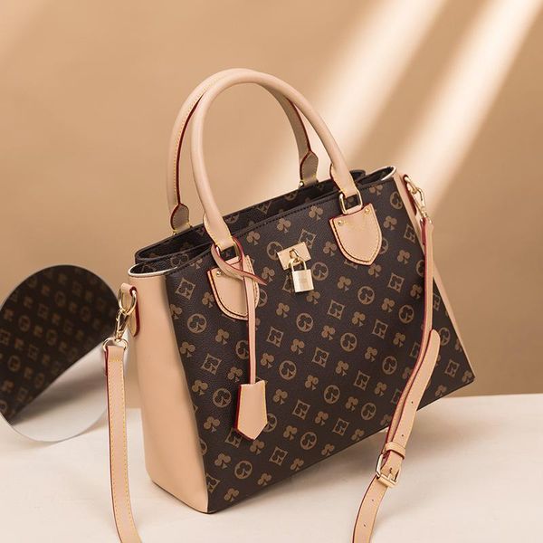 diaper bags large-capacity retro classic fashion brand printed ladies handbag 2021 high-end one-shoulder female briefcase
diaper bags large-capacity retro classic fashion brand printed ladies handbag 2021 high-end one-shoulder female briefcase