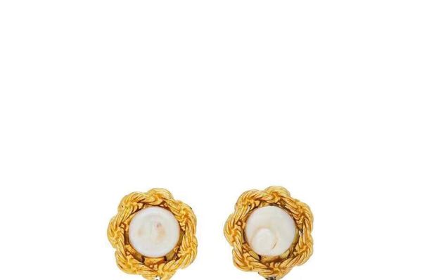 designer women earrings female stud color special-shaped pearl earring, Golden;silver
designer women earrings female stud color special-shaped pearl earring, Golden;silver
