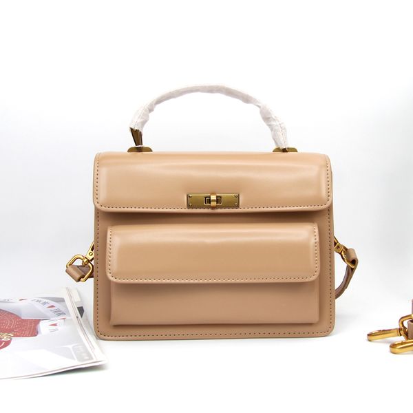 designer bagsgenuine leather handbag small commuter messenger bag female glossy patent leather two-layer cowhide lock square fashion trendlu
designer bagsgenuine leather handbag small commuter messenger bag female glossy patent leather two-layer cowhide lock square fashion trendlu