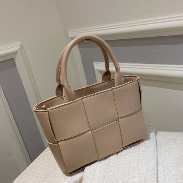 evening bags large weave tote bag 2021 fashion high-quality pu leather women's designer handbag high capacity shoulder
evening bags large weave tote bag 2021 fashion high-quality pu leather women's designer handbag high capacity shoulder