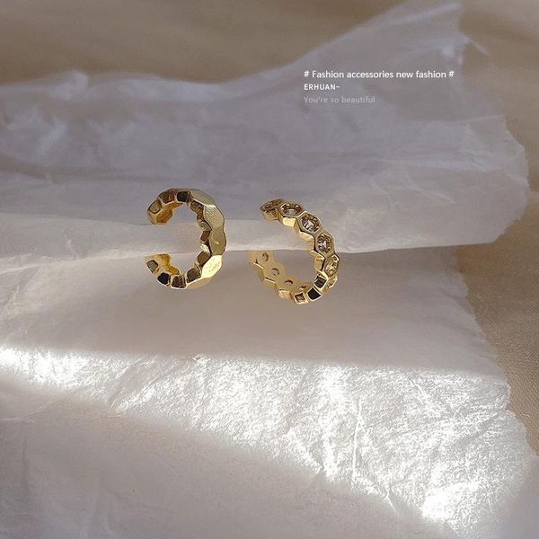 hoop & huggie fashion high end french style small elegant simple ear clip, Golden;silver 
hoop & huggie fashion high end french style small elegant simple ear clip, Golden;silver