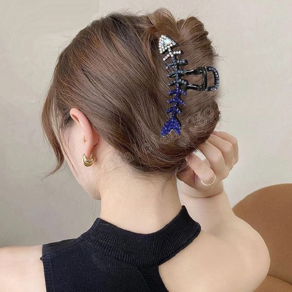 rhinestone hair claw barrettes for women girl fish bone geometric headwear elegant hair accessories, Slivery;white
rhinestone hair claw barrettes for women girl fish bone geometric headwear elegant hair accessories, Slivery;white