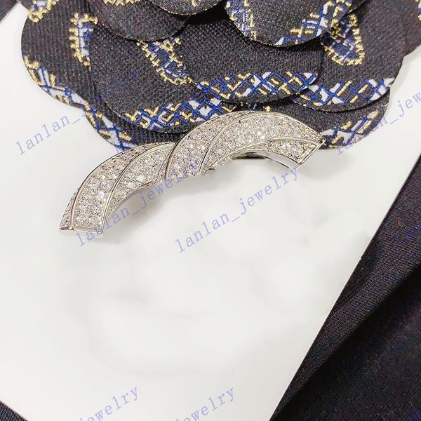 l-c22-24 designer brooches classic letter logo shape diamond brooch mother's day gifts with box, Gray
l-c22-24 designer brooches classic letter logo shape diamond brooch mother's day gifts with box, Gray