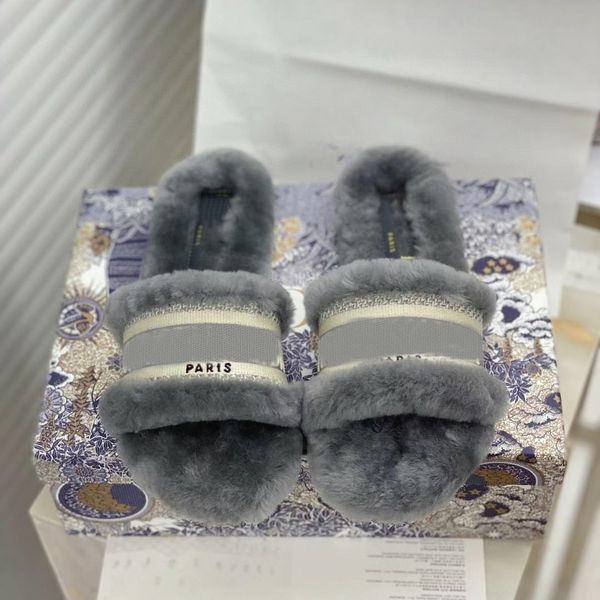 2021 fashion luxury fur women winter slippers soft flat open-toe slip-on mules with oversized initials size 35-40, Black
2021 fashion luxury fur women winter slippers soft flat open-toe slip-on mules with oversized initials size 35-40, Black
