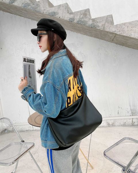 women's tote simple women's soft leather large capacity underarm bag single shoulder messenger bag purse
women's tote simple women's soft leather large capacity underarm bag single shoulder messenger bag purse