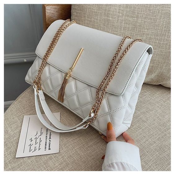 2021 winter new synthetic leather embroidered princess bag pu large single shoulder messenger chain shoulder
2021 winter new synthetic leather embroidered princess bag pu large single shoulder messenger chain shoulder