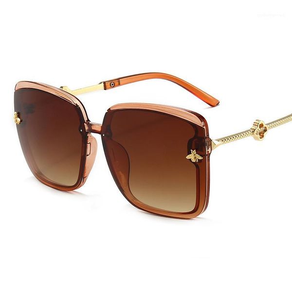 oversize luxury bee sunglasses women vintage metal big sun glasses female square oculos gafas lentes de sol 2021, White;black
oversize luxury bee sunglasses women vintage metal big sun glasses female square oculos gafas lentes de sol 2021, White;black