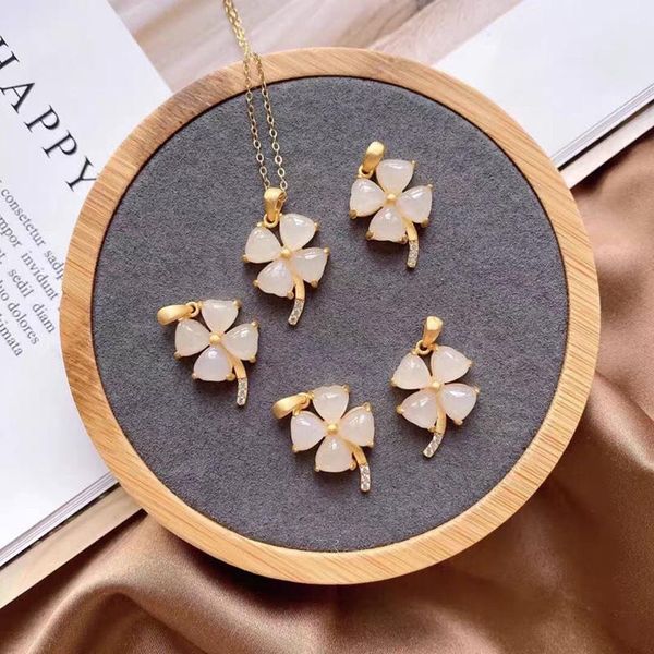 chains ancient gold craftsmanship inlaid natural hetian white jade four-leaf flower necklace pendant ladies exquisite classic jewelry, Silver
chains ancient gold craftsmanship inlaid natural hetian white jade four-leaf flower necklace pendant ladies exquisite classic jewelry, Silver