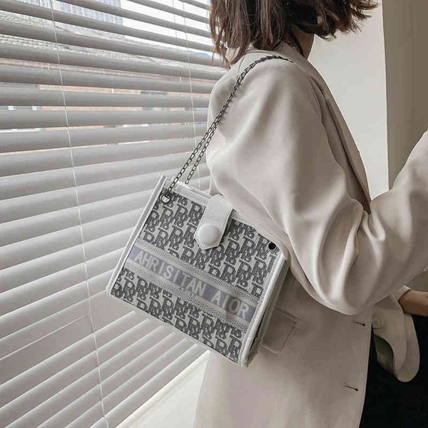 2022 latest luggage factory wholesale net red bag female new trend single shoulder leisure simple canvas wide messenger small square, Black;red
2022 latest luggage factory wholesale net red bag female new trend single shoulder leisure simple canvas wide messenger small square, Black;red