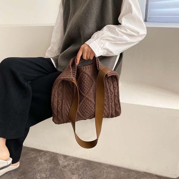 evening bags female woolen knitted braid criss cross handbag teenager crochet winter fashion retro chic large capacity over shoulder bag
evening bags female woolen knitted braid criss cross handbag teenager crochet winter fashion retro chic large capacity over shoulder bag