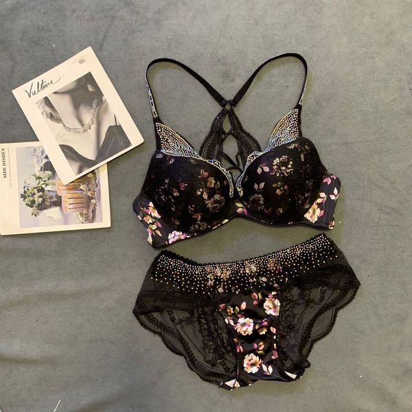 new european and american retro luxury floral printed lace deep v temptation bra beauty back and push up rhinestone, Red;black
new european and american retro luxury floral printed lace deep v temptation bra beauty back and push up rhinestone, Red;black