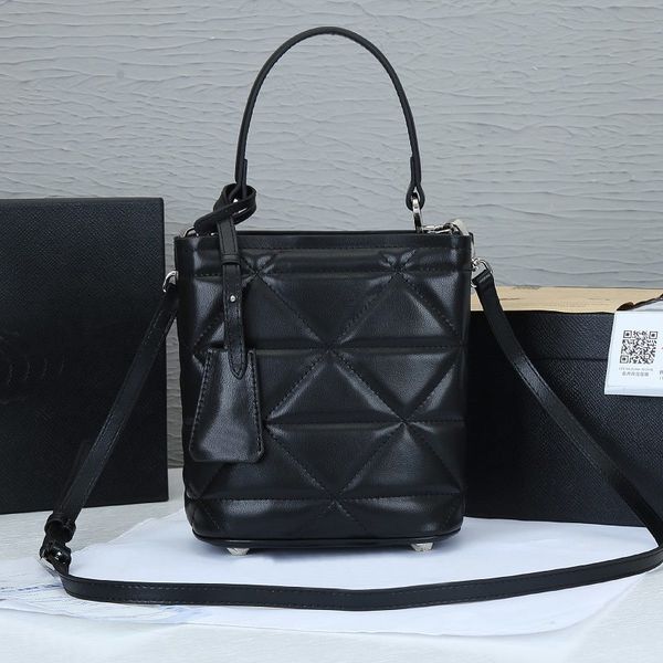 women latest bucket bag crossbody bags calfskin sheepskin adjustable detachable fine long shoulder strap handbags purse, Red;black
women latest bucket bag crossbody bags calfskin sheepskin adjustable detachable fine long shoulder strap handbags purse, Red;black