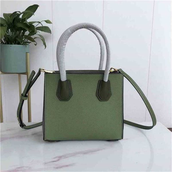 hanghhangbag luxury designer fashion hand handbag handbags backpack wallet purse shoulder crossbody tote bags mini bag star's same lock
hanghhangbag luxury designer fashion hand handbag handbags backpack wallet purse shoulder crossbody tote bags mini bag star's same lock