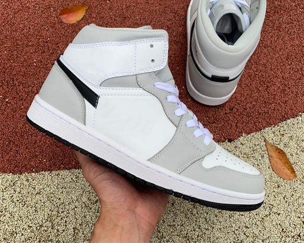 jumpman 1 mid boots basketball shoes 1s light smoke grey men women trainers sneakers sports ship with box, Black
jumpman 1 mid boots basketball shoes 1s light smoke grey men women trainers sneakers sports ship with box, Black