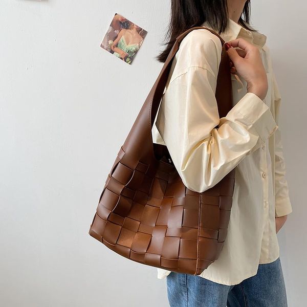 shoulder bags women handbag weave summer ladies designer bag large capacity female youth bucket pu leather personality
shoulder bags women handbag weave summer ladies designer bag large capacity female youth bucket pu leather personality