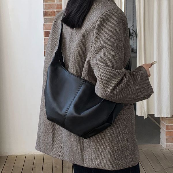 totes hbp woman large-capacity dumpling bags female soft messenger handbags soild color leisure versatile travel bag
totes hbp woman large-capacity dumpling bags female soft messenger handbags soild color leisure versatile travel bag