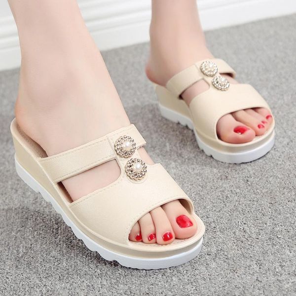 slipper female 2021 summer sweet pearl plastic waterproof platform slope with thick bottom flat drag slippers, Black
slipper female 2021 summer sweet pearl plastic waterproof platform slope with thick bottom flat drag slippers, Black