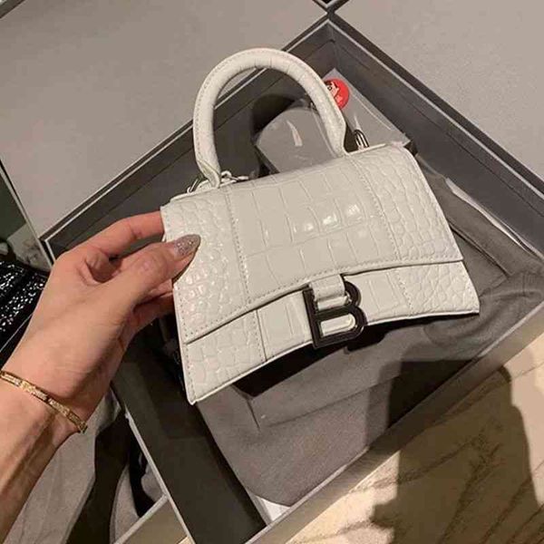 mini b balenciga xs hourglass fashion crocodiless pattern mini high one shoulder diagonal portable large capacity handbag one-shoulder
mini b balenciga xs hourglass fashion crocodiless pattern mini high one shoulder diagonal portable large capacity handbag one-shoulder