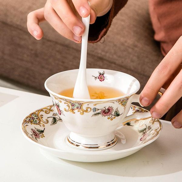 mugs light luxury european ceramic coffee cup milk afternoon tea deskdecoration holiday gift home office restaurant supplies 
mugs light luxury european ceramic coffee cup milk afternoon tea deskdecoration holiday gift home office restaurant supplies